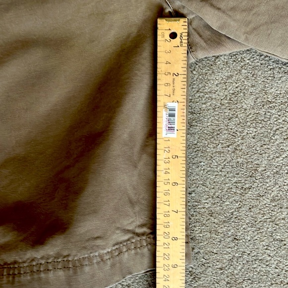 St, John’s Bay men’s tan cargo shorts size 34 - Picture 6 of 7